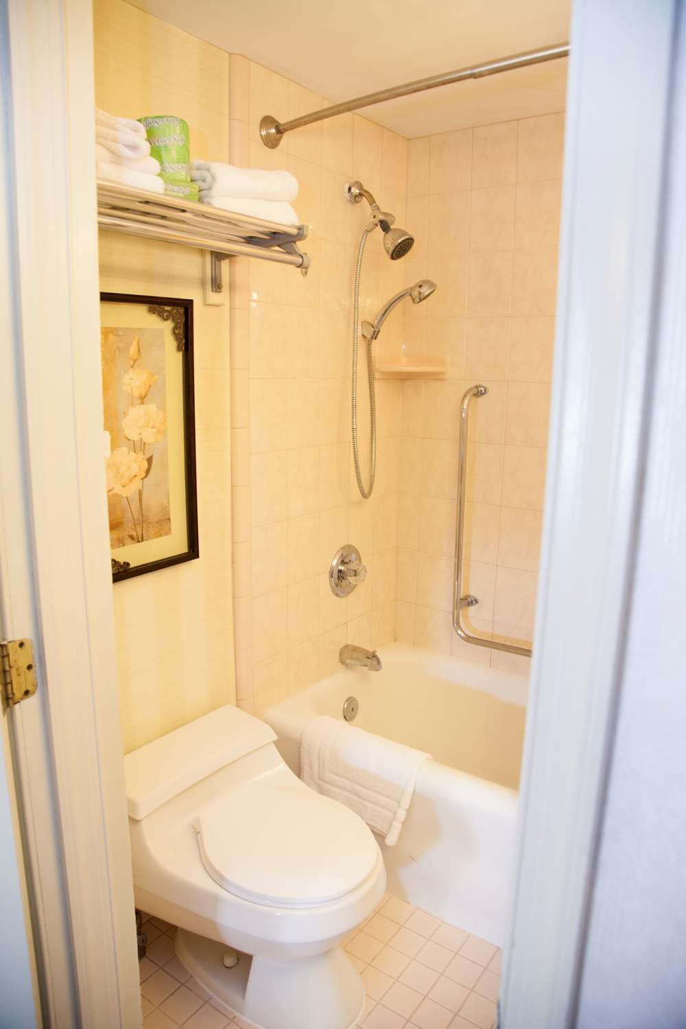 Genetti Hotel, Surestay Collection By Western Hotel 3*